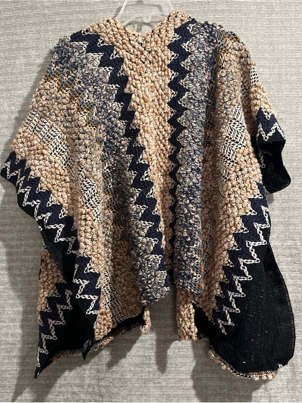 Angie Boucle Mosaic Knitted Chevron Shawl Tan Navy Black Poncho Pockets Boho - Picture 5 of 12